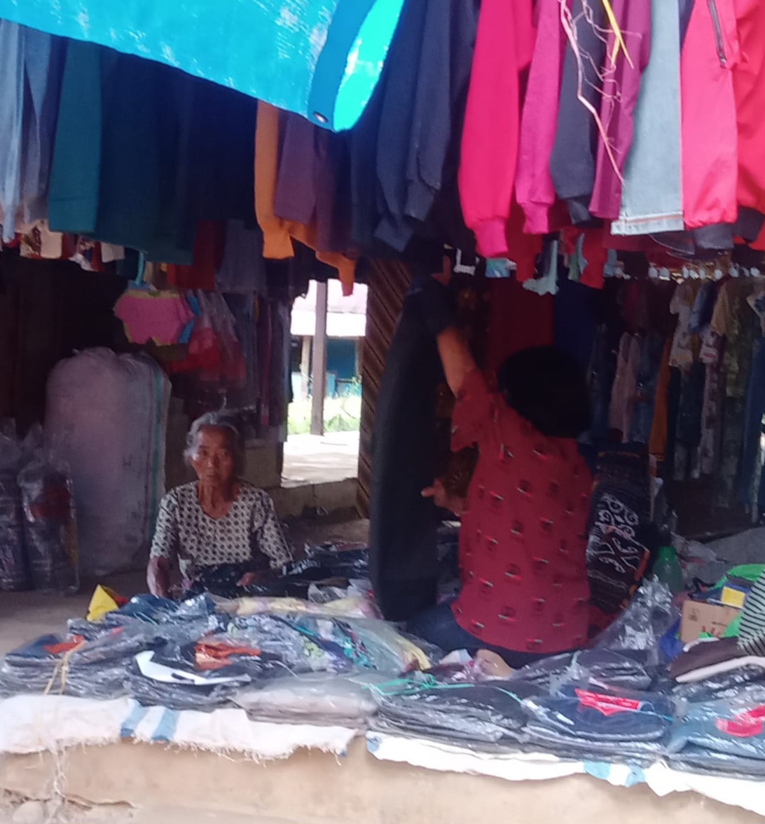 Pasar Ulusalu di Kecamatan Saluputti Sangat Memprihatinkan