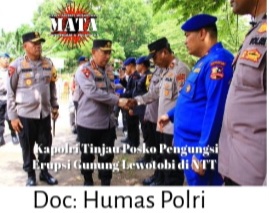 Kapolri Tinjau Posko Pengungsi Erupsi Gunung Lewotobi di NTT