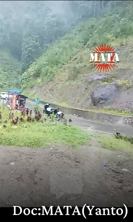 Kecelakaan mobil truk yang mengangkut rombongan rambu Solo’ di Tana Toraja.Tana Toraja Sulsel