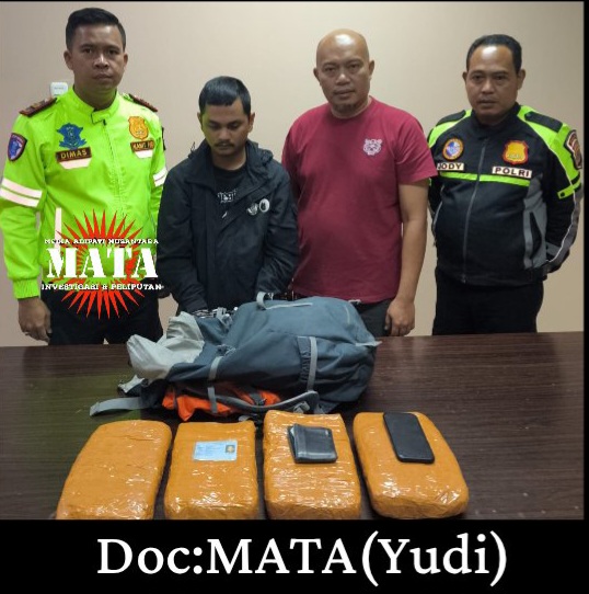 PJR Polda Lampung Gagalkan Penyelundupan 4 Kg Ganja di Tol Bakter