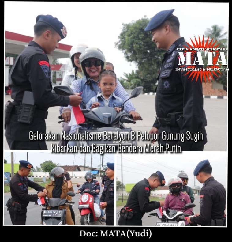 Gelorakan Nasionalisme Batalyon B Pelopor Gunung Sugih Kibarkan dan Bagikan Bendera Merah Putih